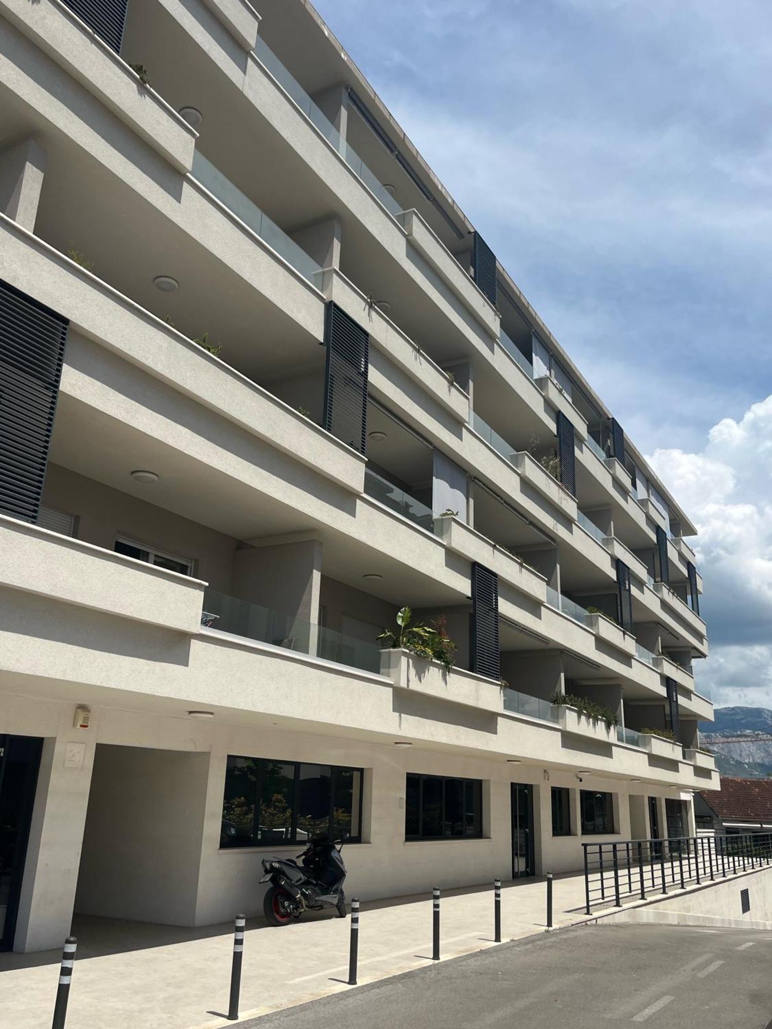 Luxury Apartment Rinos - Free Garage Parking Split Exterior photo