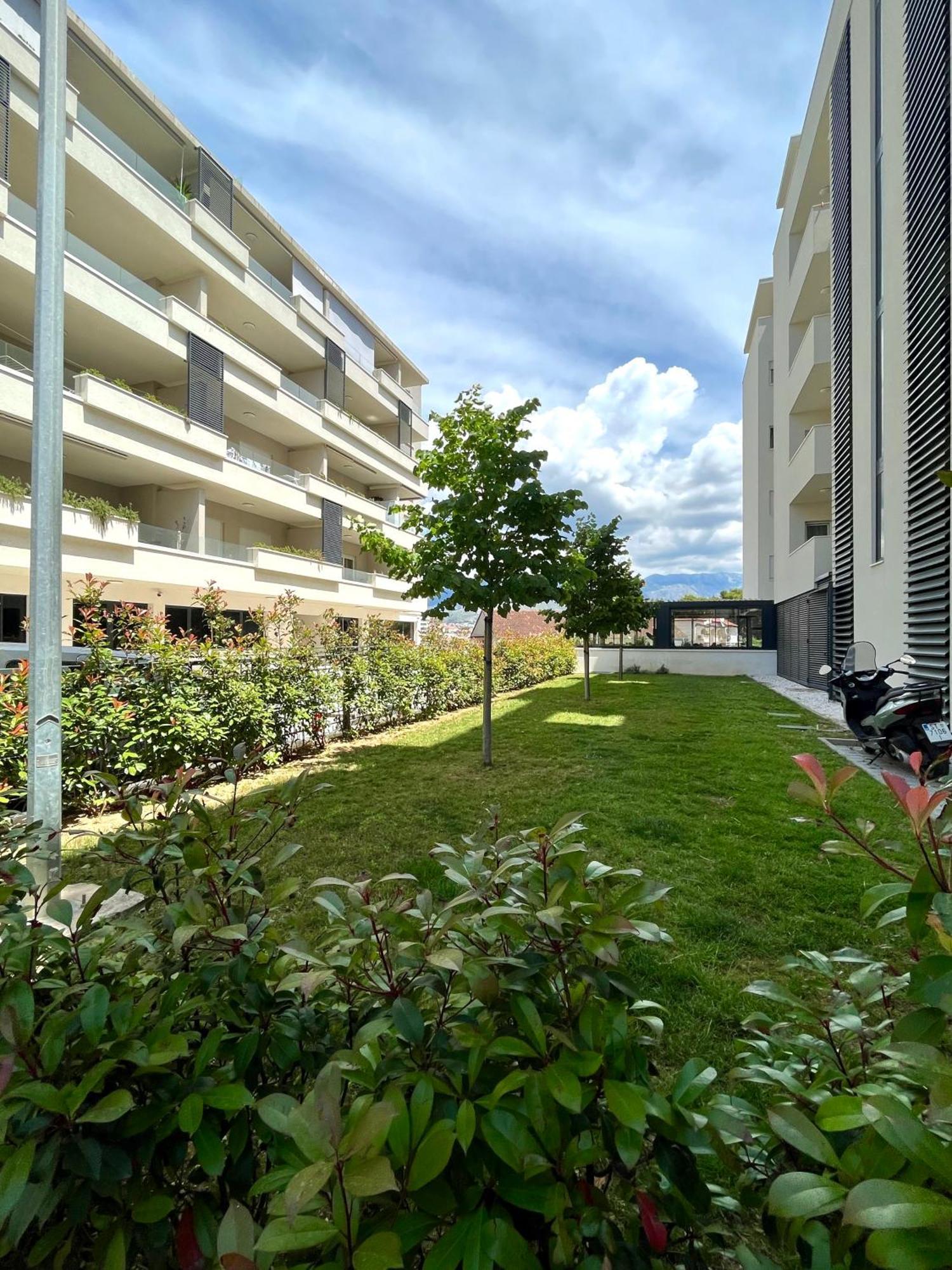 Luxury Apartment Rinos - Free Garage Parking Split Exterior photo